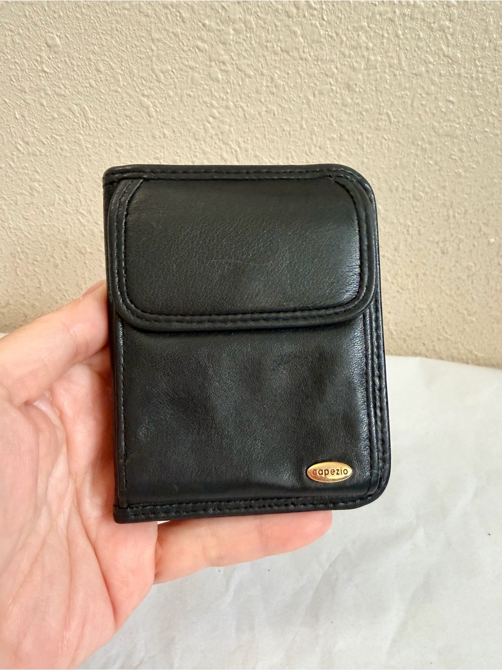 Vintage Capezio Black Women’s Wallet Zip Closure Logo Accent Folding Credit Card